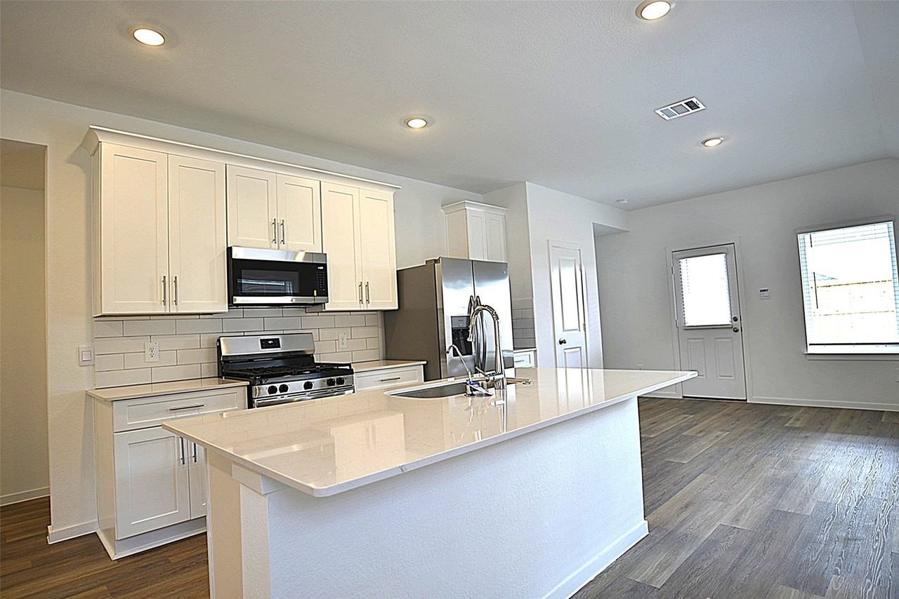 4009 Bronco Station Ln - Photo 5 of 22