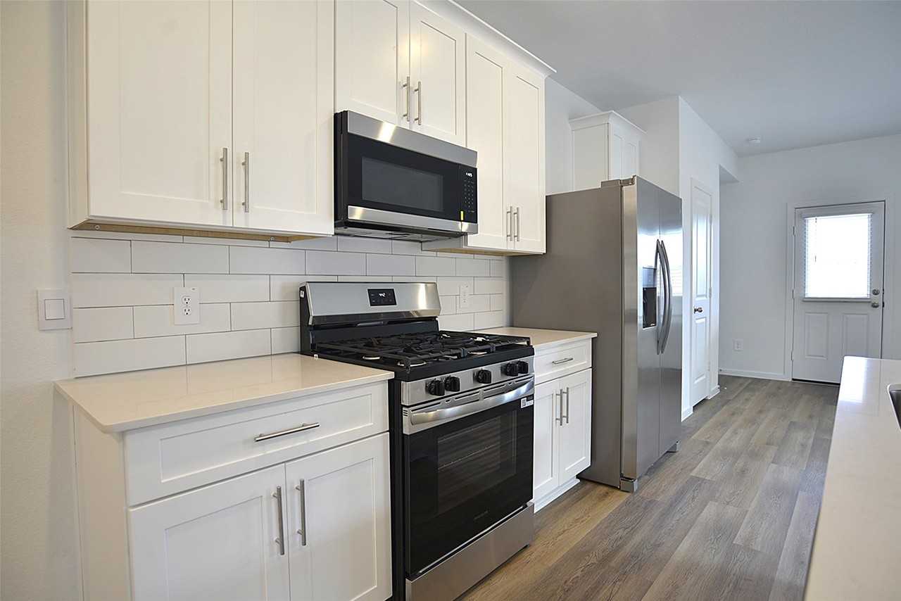 4009 Bronco Station Ln - Photo 6 of 22