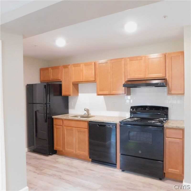 413 S Main St - Photo 3 of 8