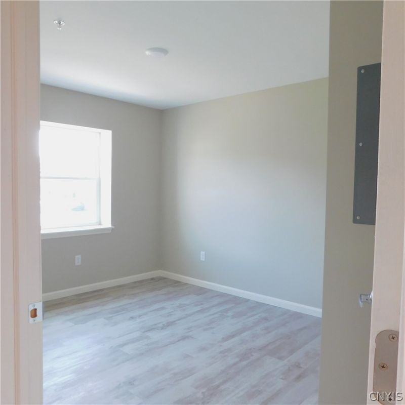 413 S Main St - Photo 4 of 8