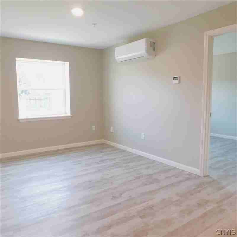 413 S Main St - Photo 7 of 8