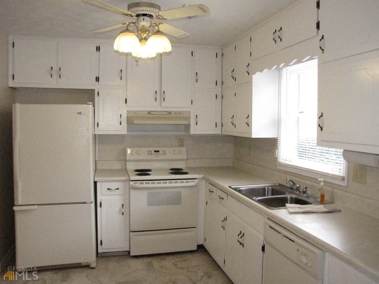 445 Williamsburg Way - Photo 2 of 11