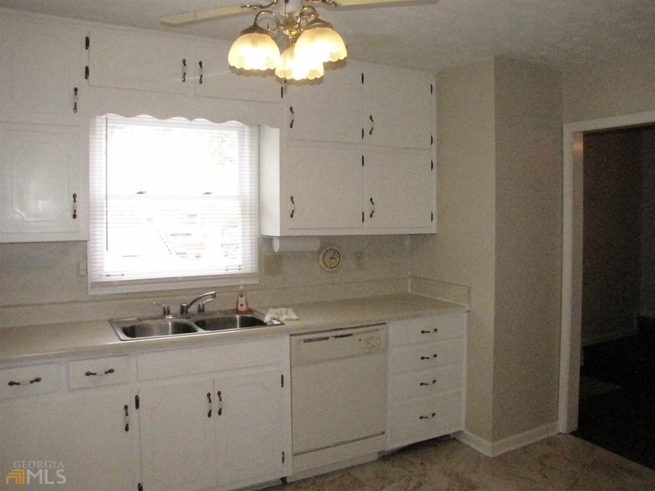 445 Williamsburg Way - Photo 3 of 11