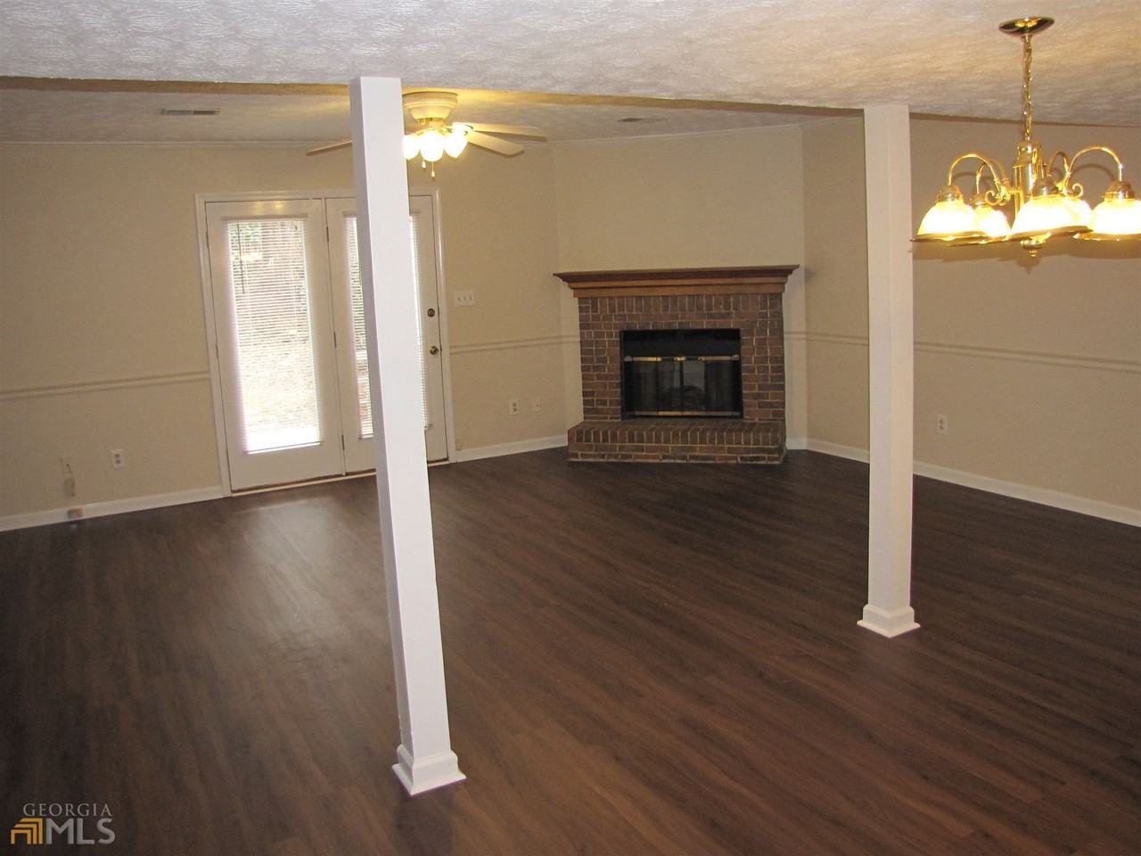 445 Williamsburg Way - Photo 4 of 11