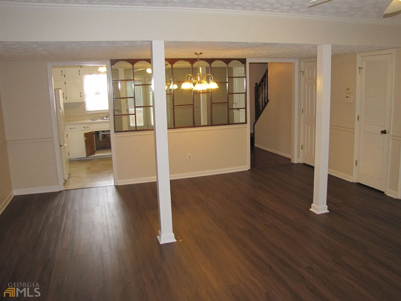 445 Williamsburg Way - Photo 6 of 11