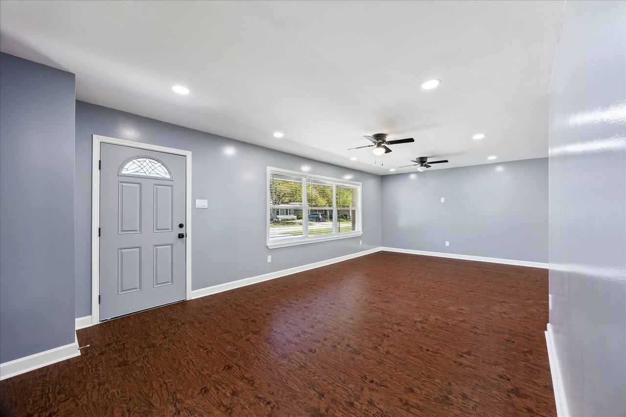 8519 Hatton St - Photo 7 of 12