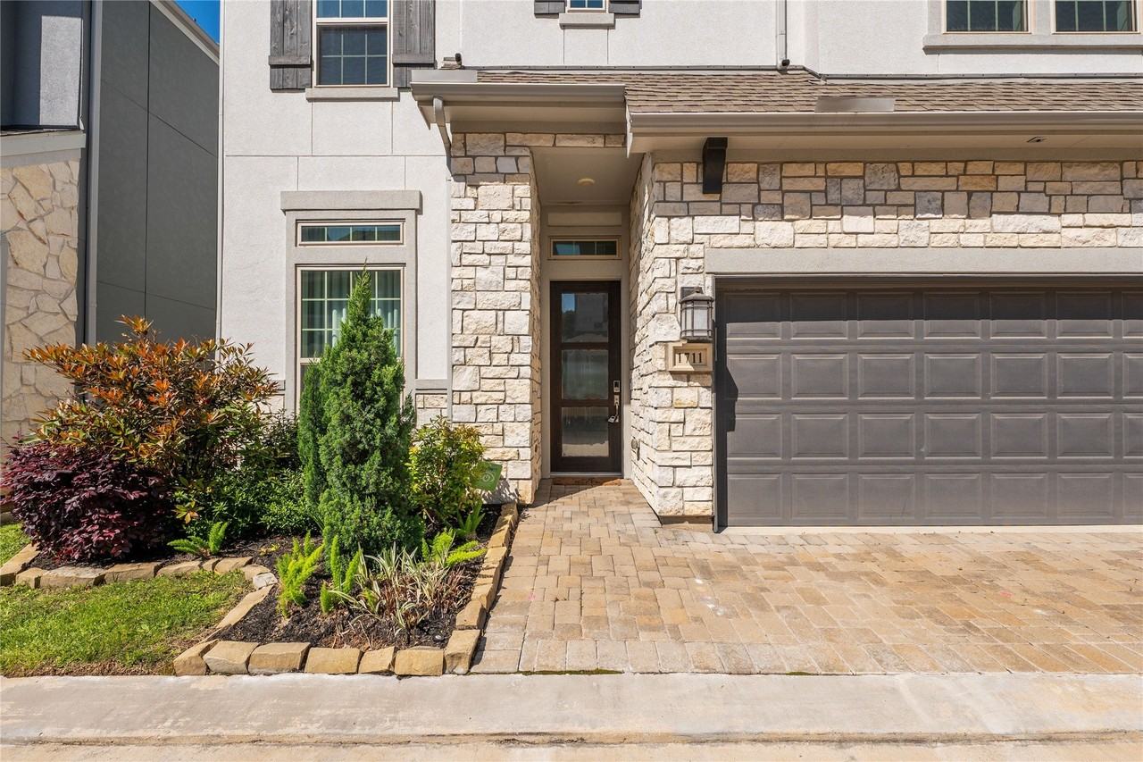 1711 Leilani Dr - Photo 4 of 33