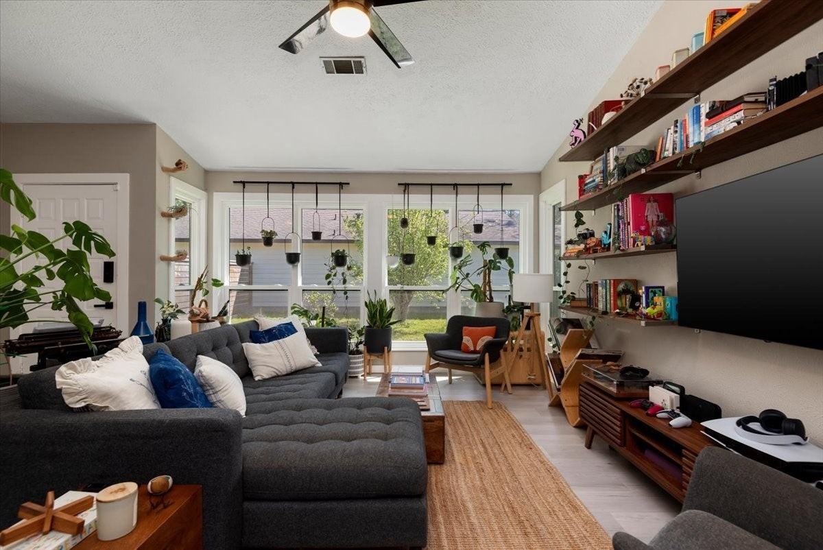 88 W High Oaks Cir - Photo 3 of 23