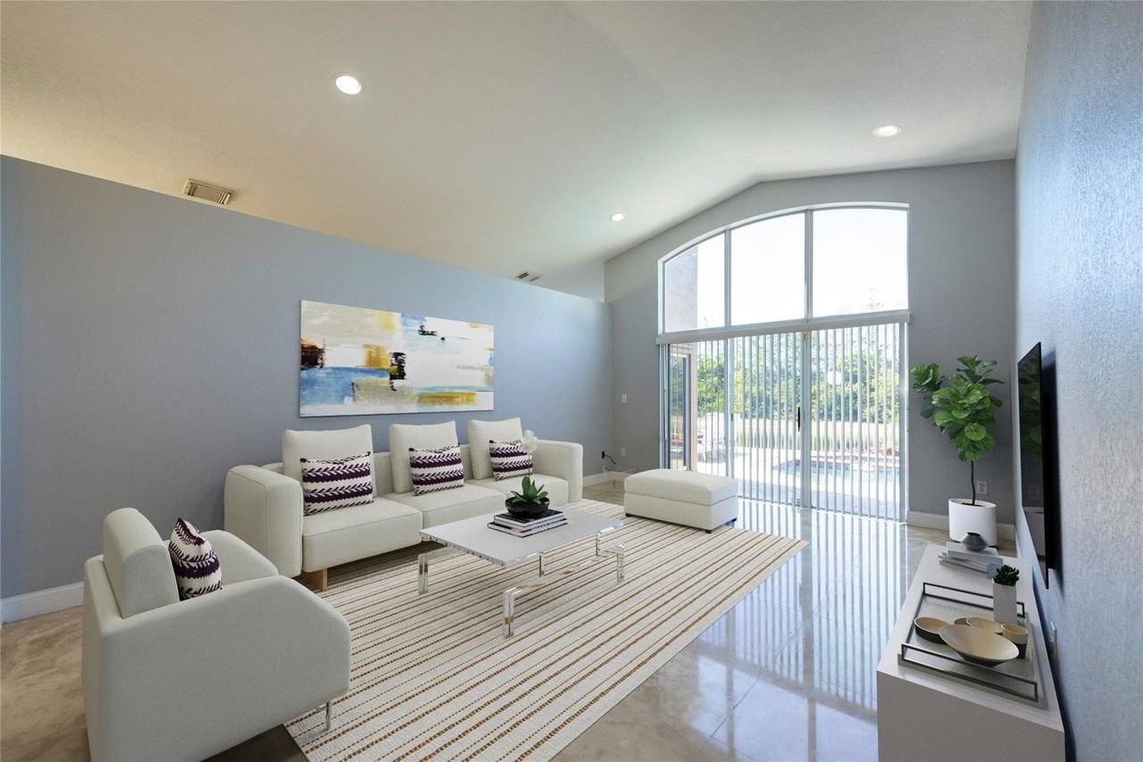 160 Nw 166th Ave - Photo 4 of 31