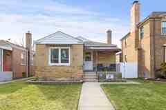 5622 N Kenneth Ave - Photo 1 of 1