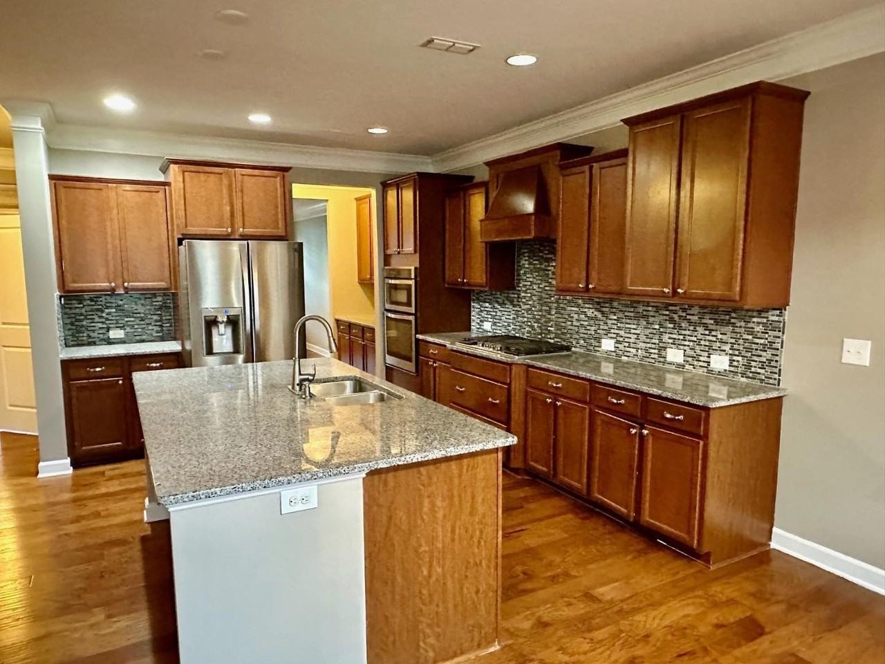 2537 Heathcote Ln - Photo 3 of 25