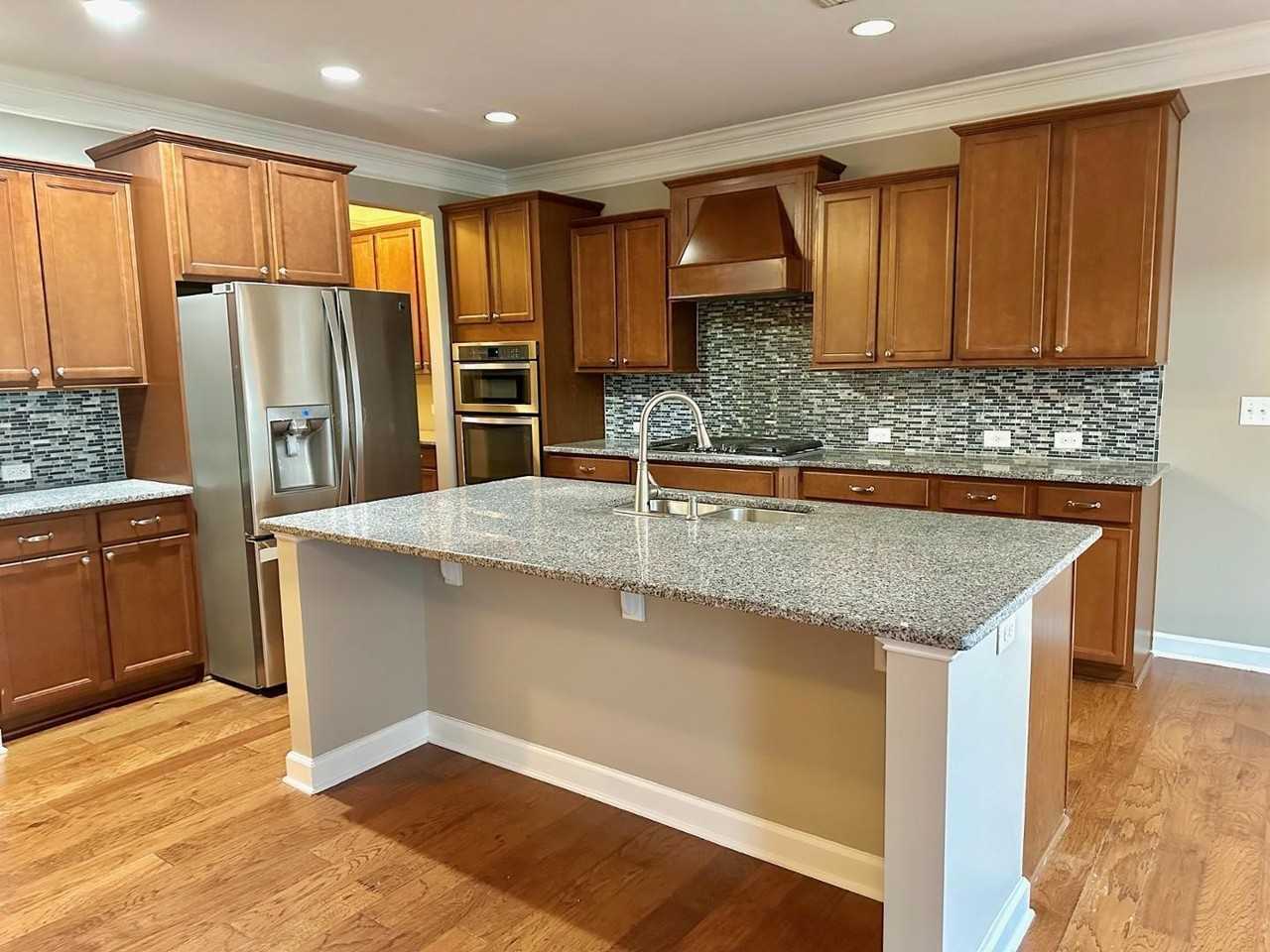 2537 Heathcote Ln - Photo 4 of 25