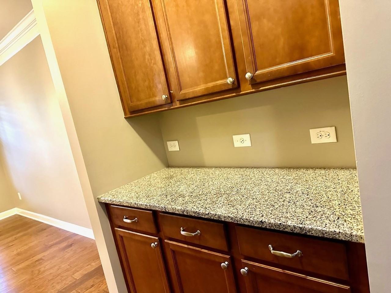 2537 Heathcote Ln - Photo 6 of 25