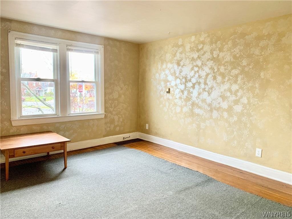 657 Englewood Ave - Photo 5 of 10