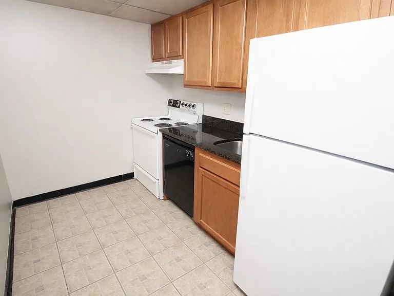 325 NORTH CRAIG STREETAPT 302 #302 - Photo 3 of 10