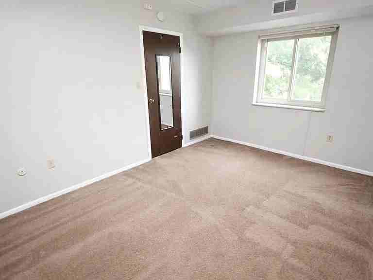 325 NORTH CRAIG STREETAPT 302 #302 - Photo 7 of 10