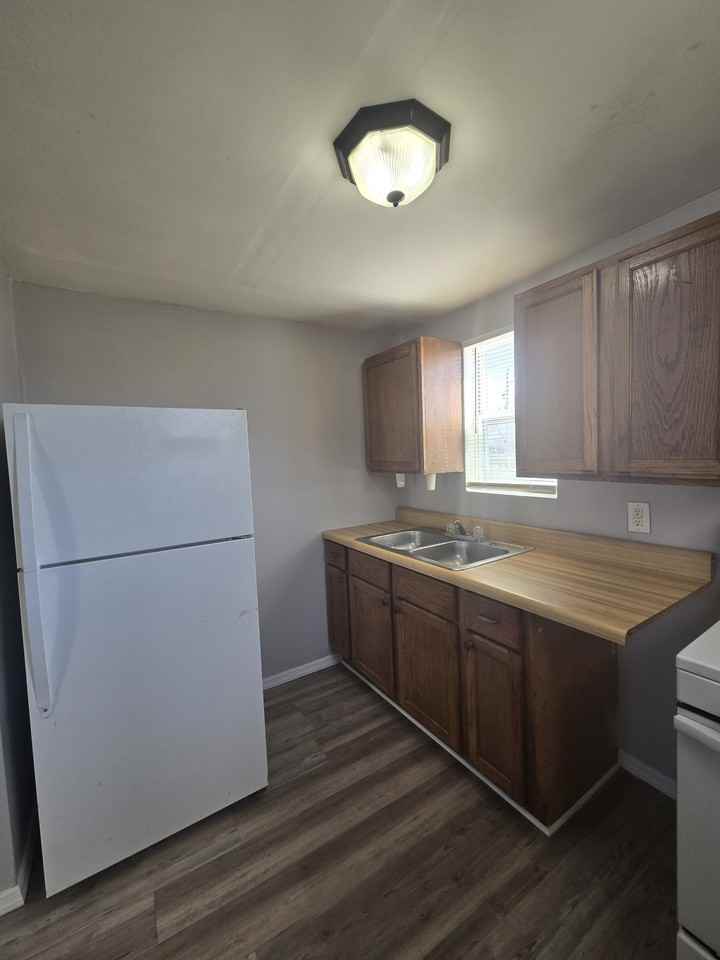 938 N Broadway Ave #4 - Photo 5 of 11