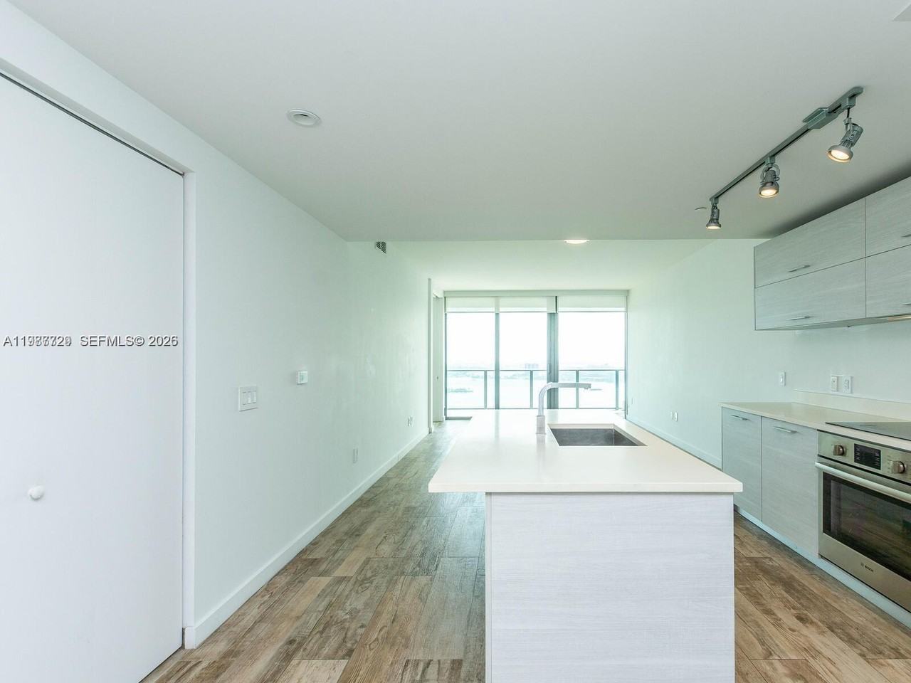 NE 32nd St & Biscayne Blvd - Photo 5 of 28