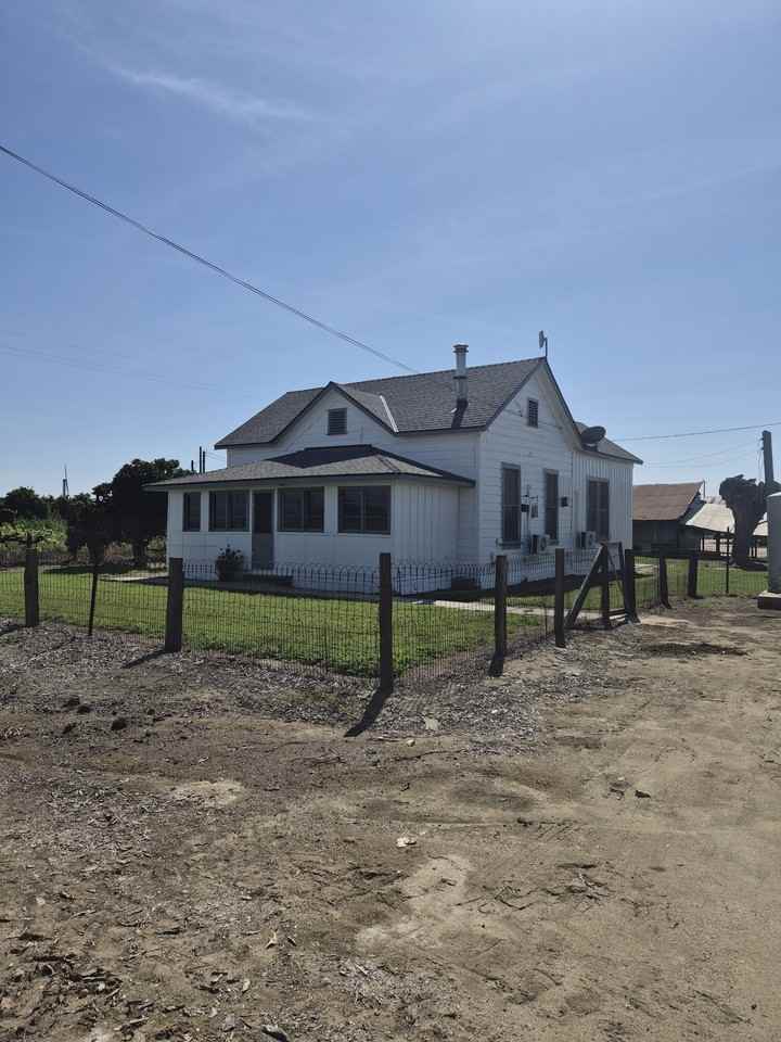 10395 Avenue 384 #1 - Photo 2 of 11