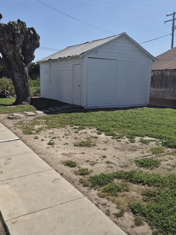 10395 Avenue 384 #1 - Photo 3 of 11