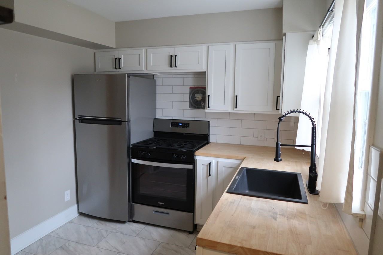 1221 Powers Ave Nw #1 - Photo 3 of 10