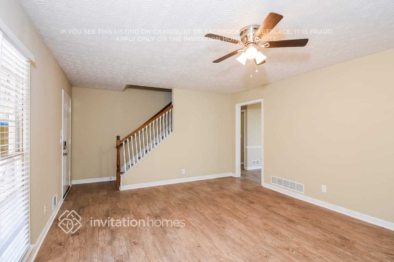 1571 Larkwood Dr - Photo 6 of 16