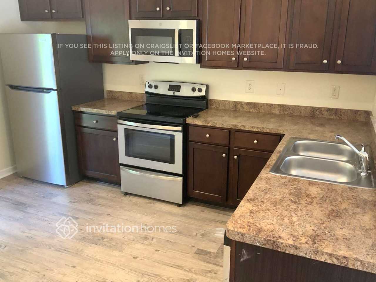 8120 Brookbend Dr - Photo 3 of 11