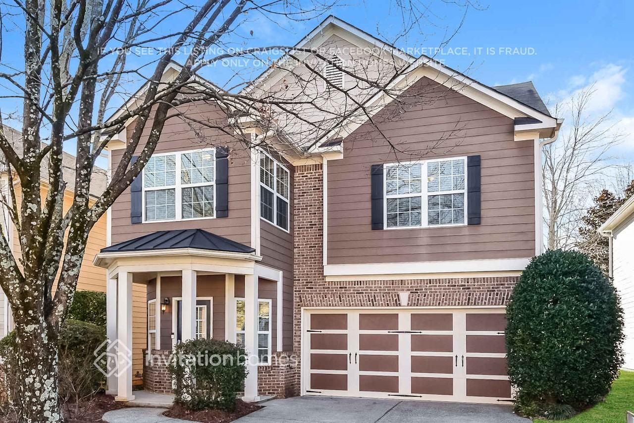 2096 Barberry Dr - Photo 2 of 16