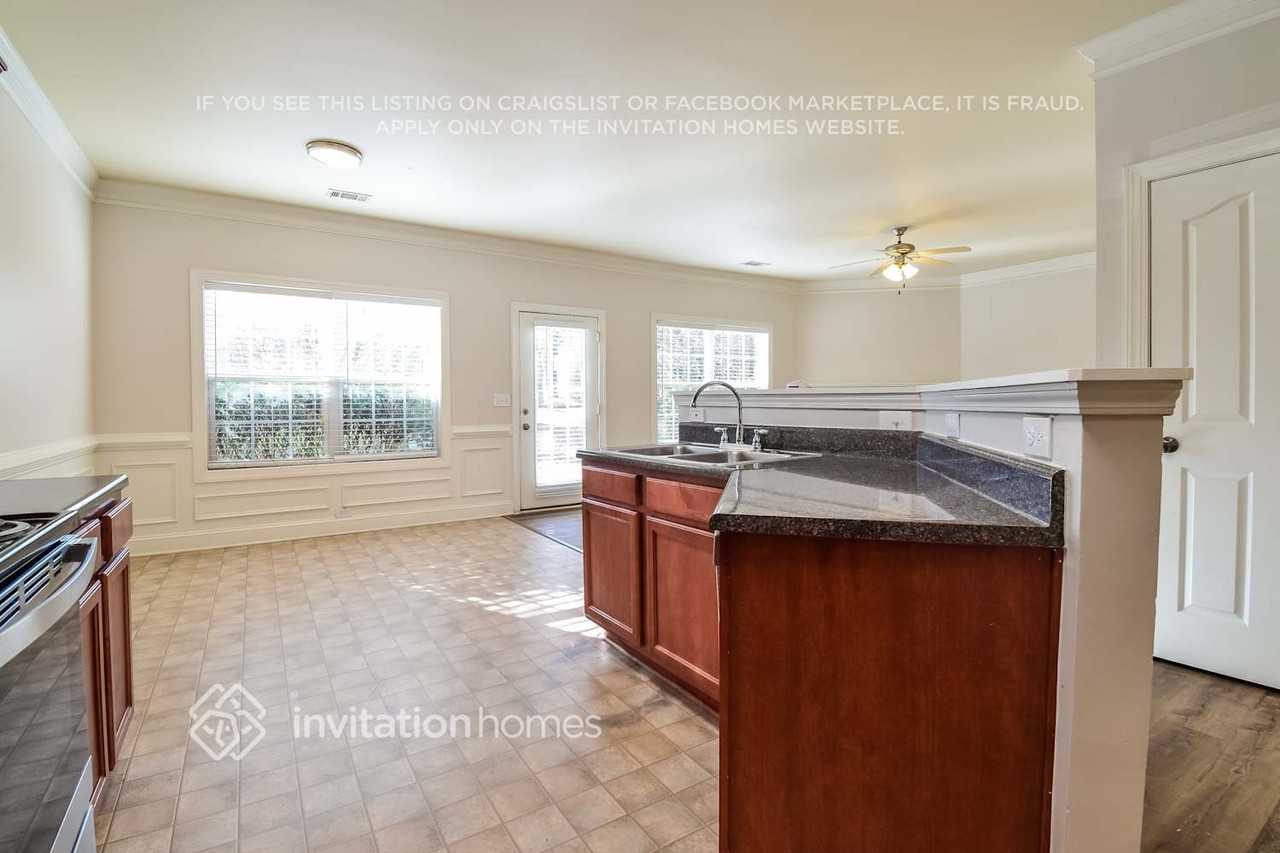 2096 Barberry Dr - Photo 5 of 16