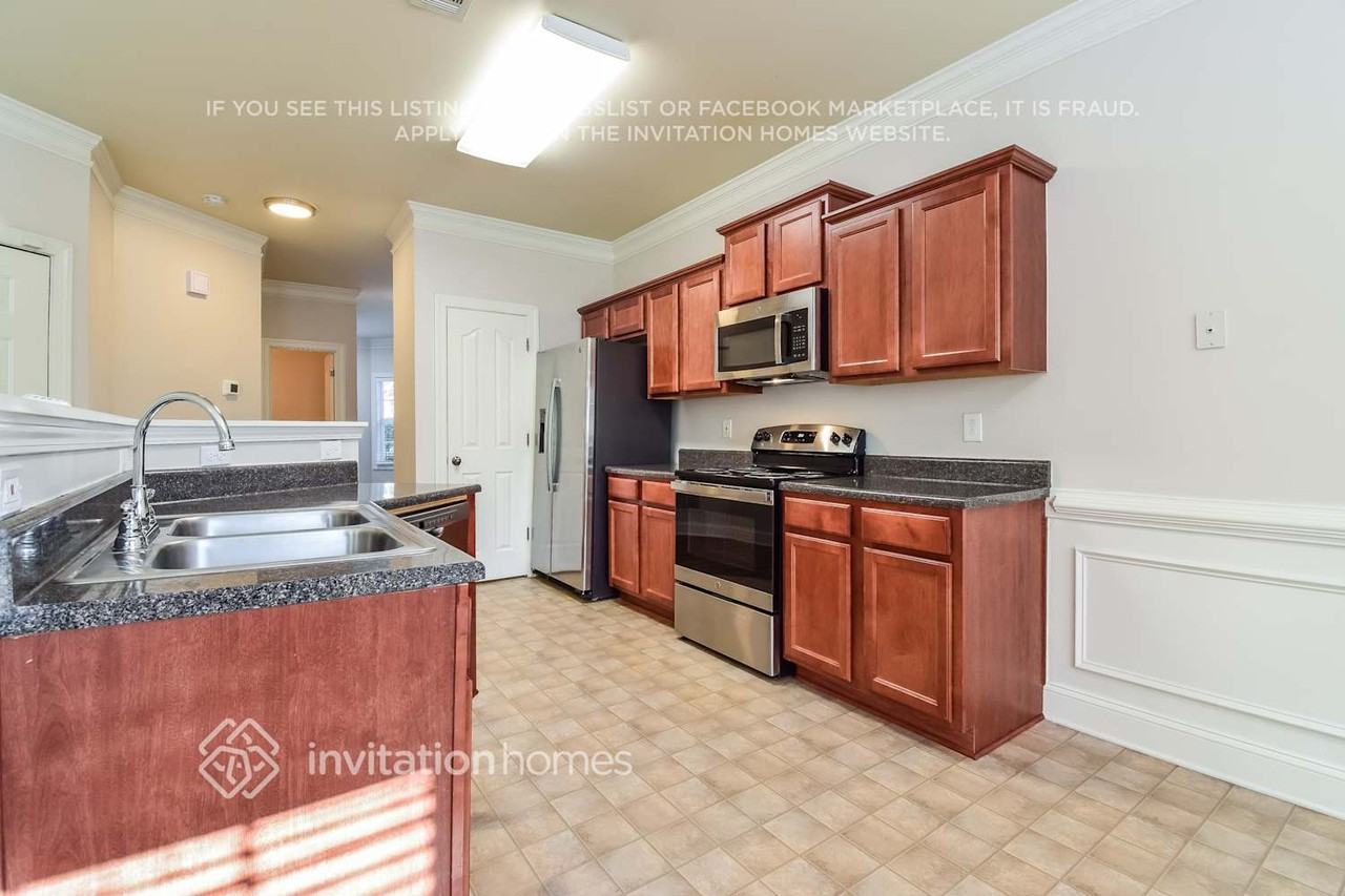 2096 Barberry Dr - Photo 7 of 16