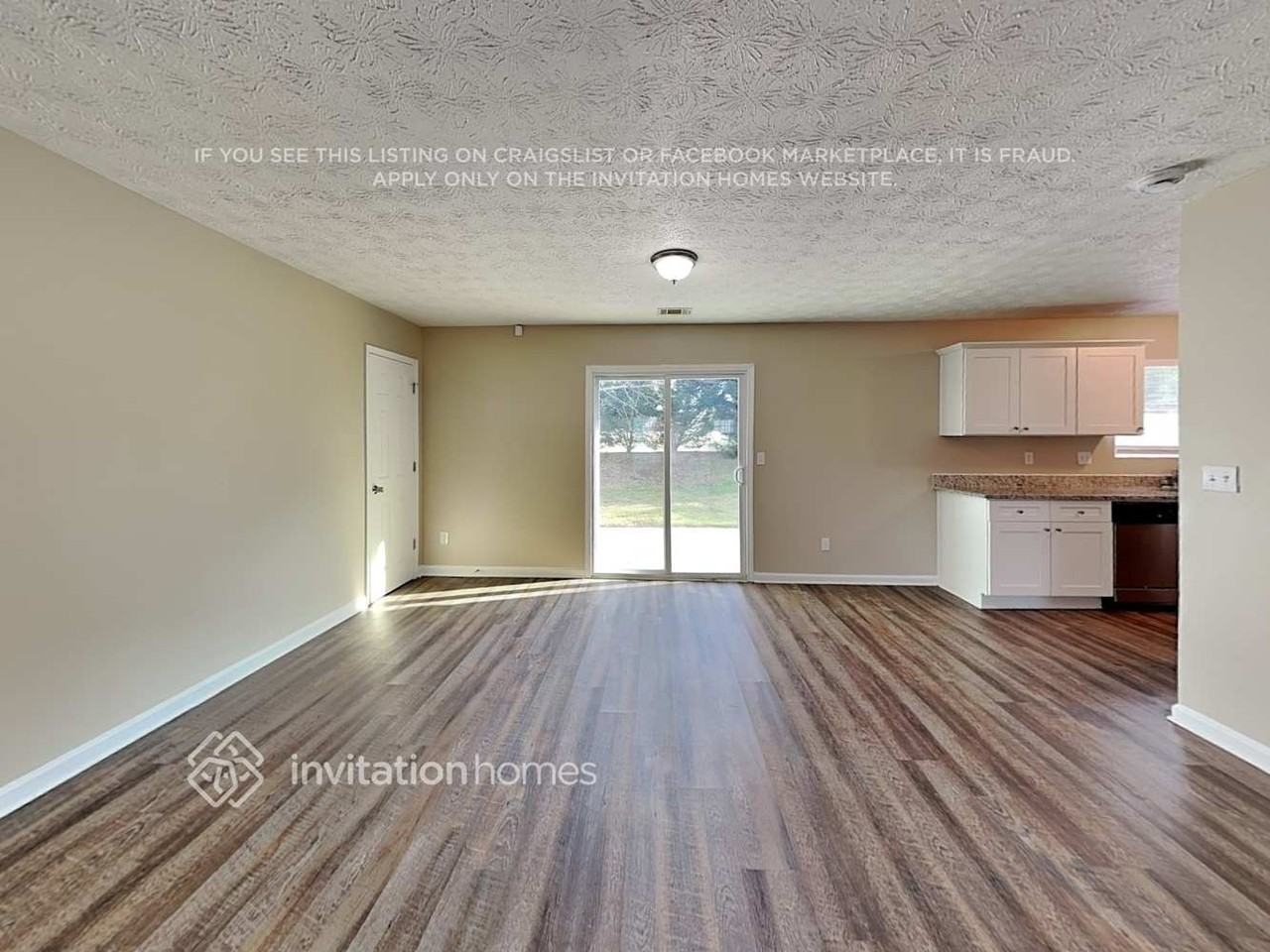 5425 Radford Ln - Photo 3 of 11