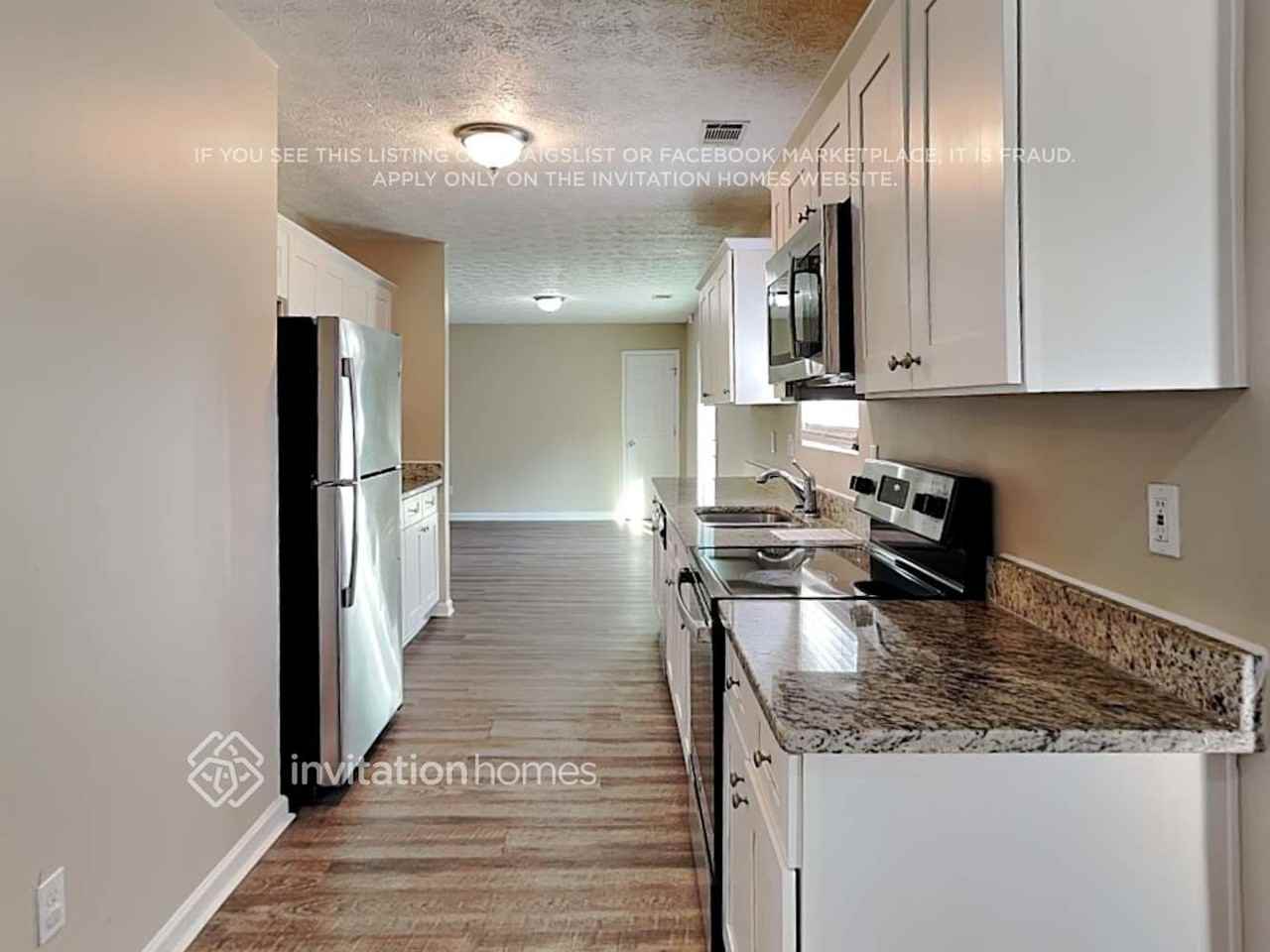 5425 Radford Ln - Photo 4 of 11