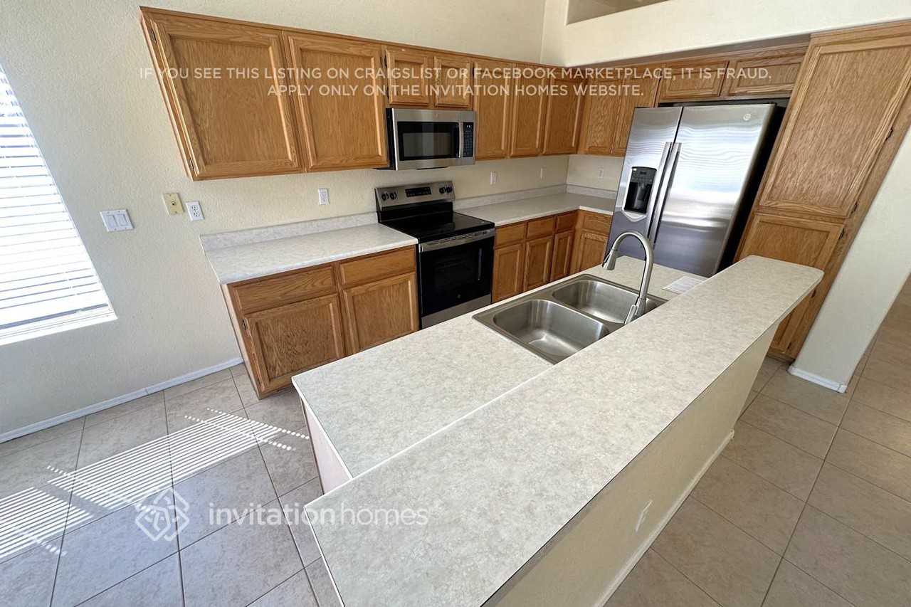 775 S Lanus Dr - Photo 4 of 14