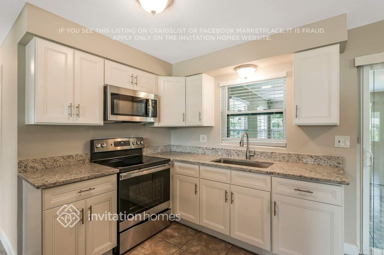 2388 Nash St - Photo 4 of 14