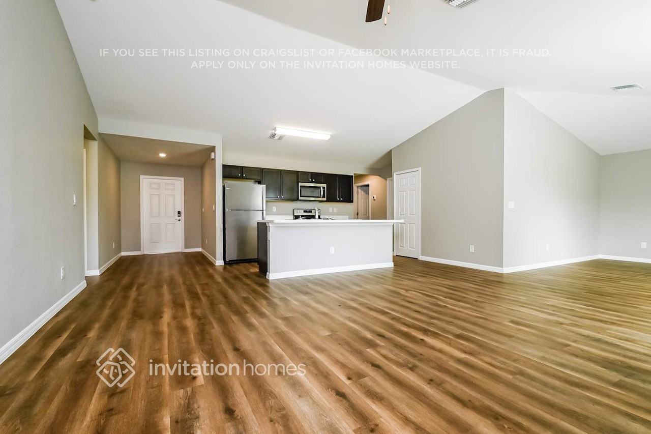 384 Dewhurst St - Photo 4 of 17