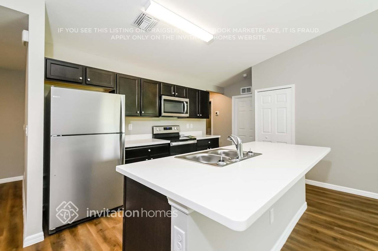 384 Dewhurst St - Photo 5 of 17