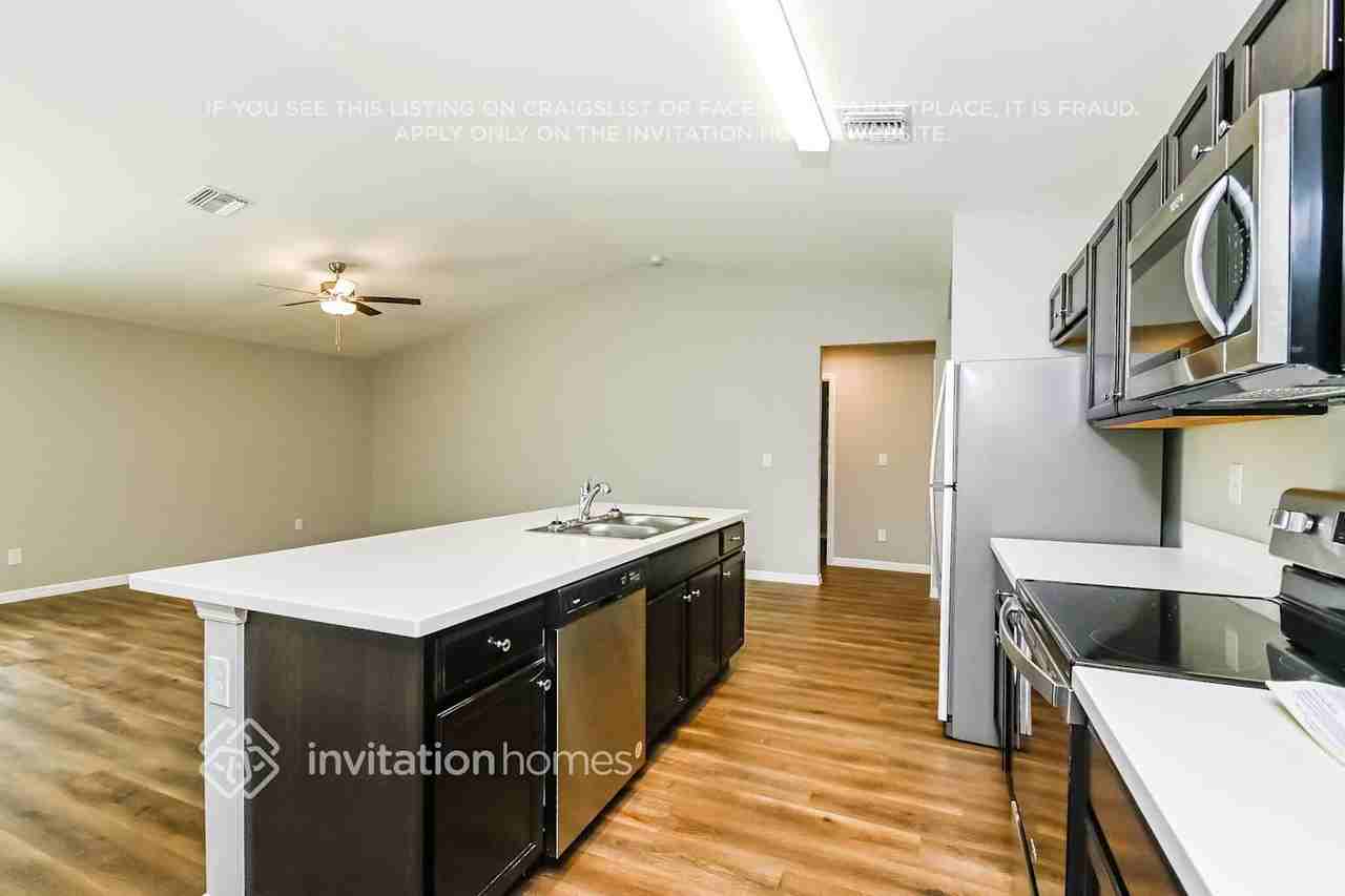 384 Dewhurst St - Photo 6 of 17