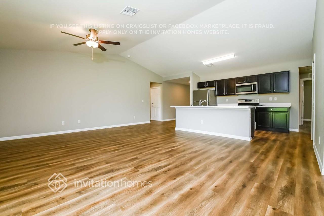 384 Dewhurst St - Photo 7 of 17