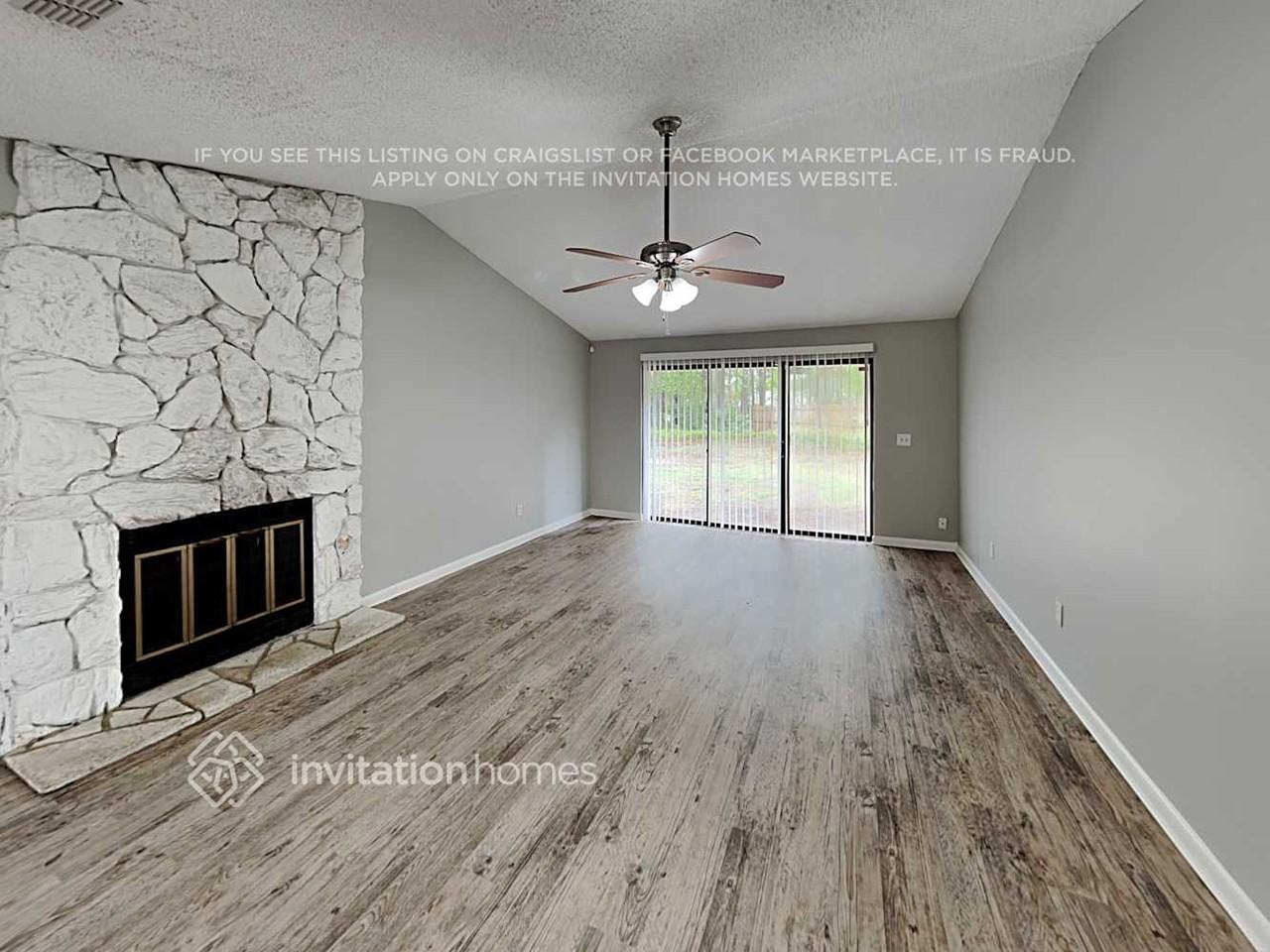 10393 Arrow Lakes Dr E - Photo 5 of 15