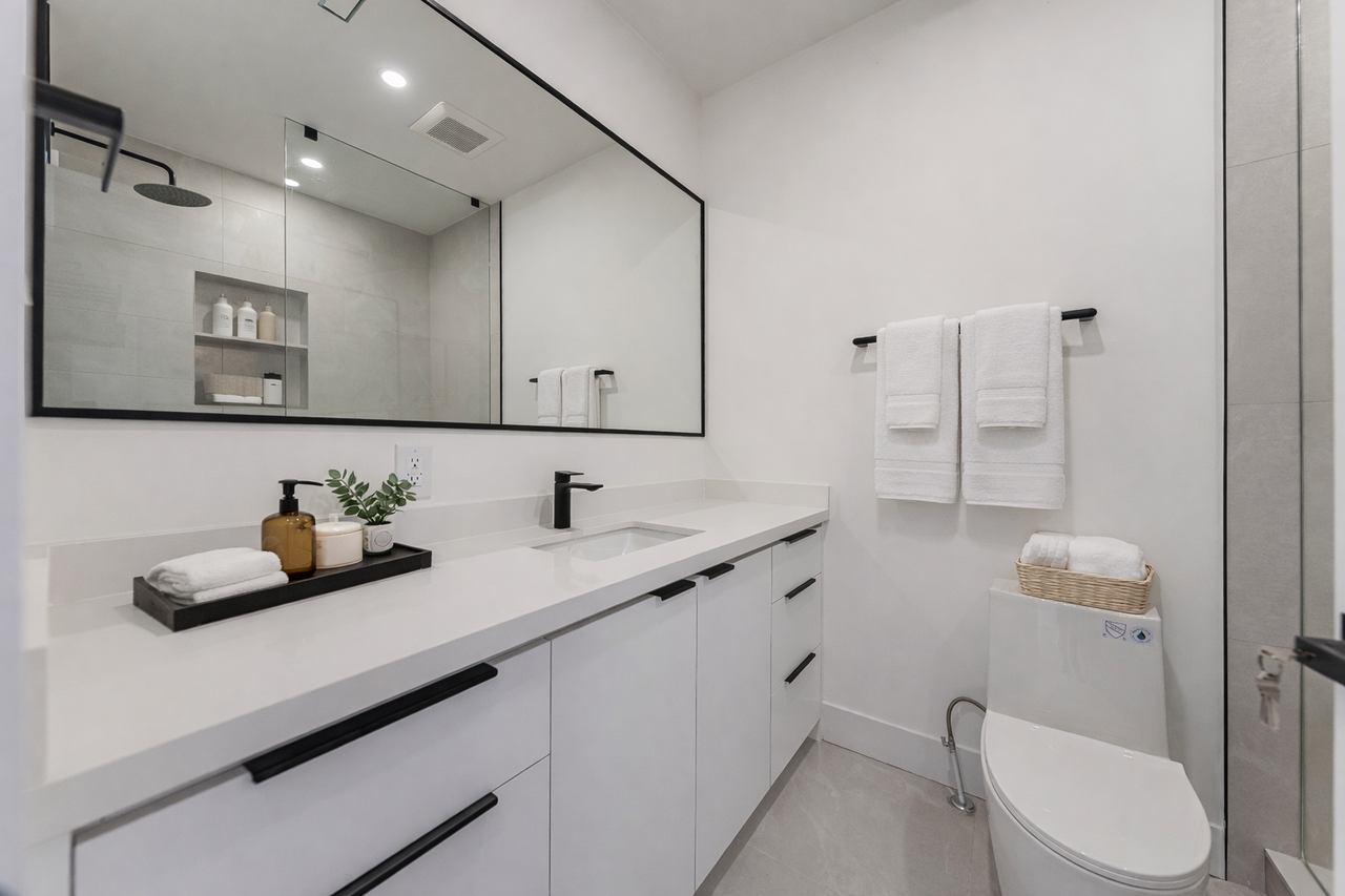 712 Eglinton Avenue East - Photo 6 of 45