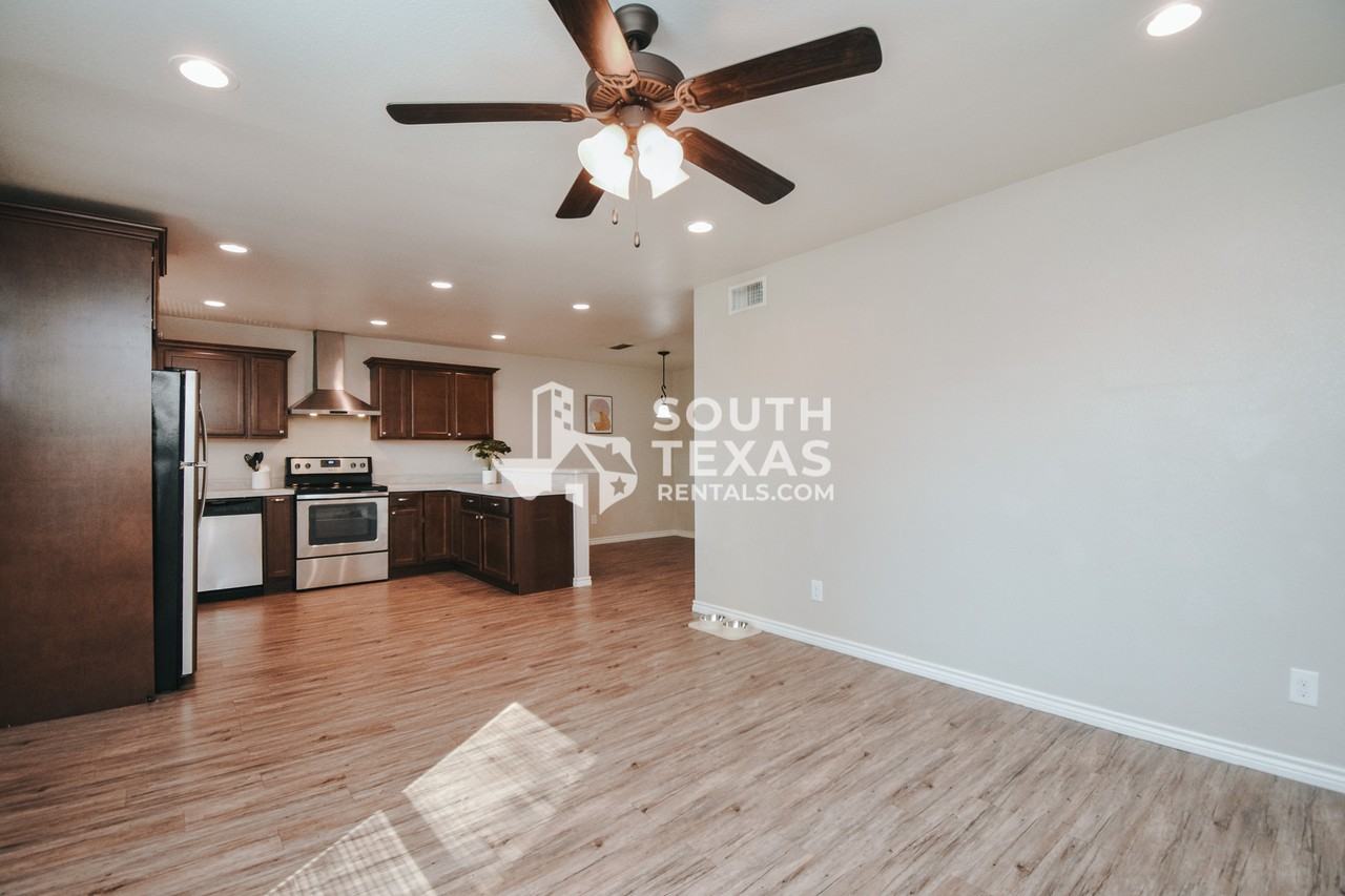 807 Simpson RdApt D #D - Photo 2 of 10