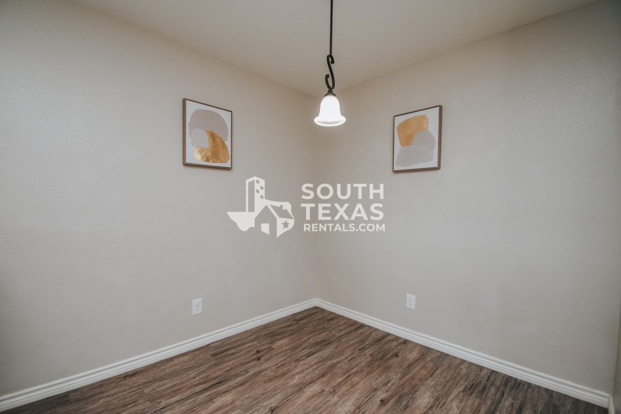 807 Simpson RdApt D #D - Photo 5 of 10