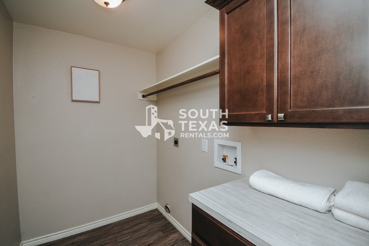 807 Simpson RdApt D #D - Photo 6 of 10