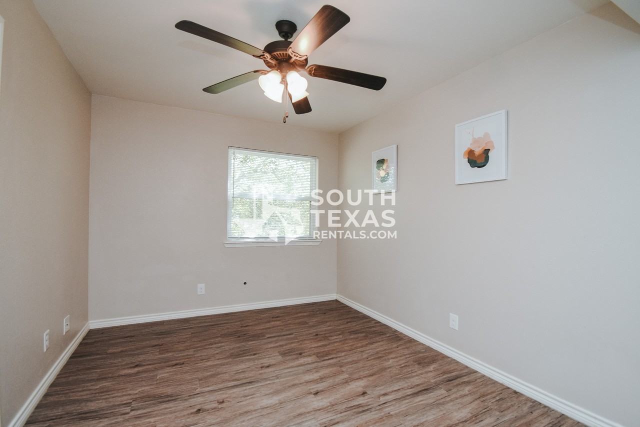 807 Simpson RdApt D #D - Photo 7 of 10