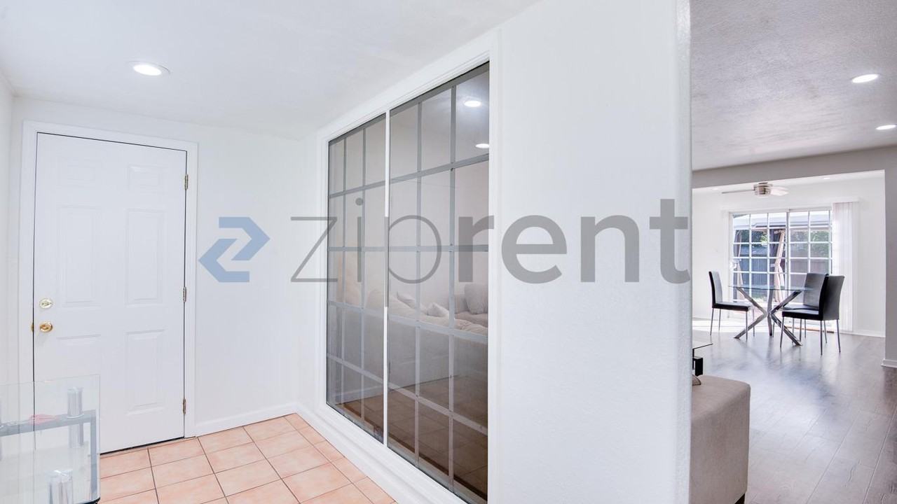 812 Humboldt St - Photo 4 of 30