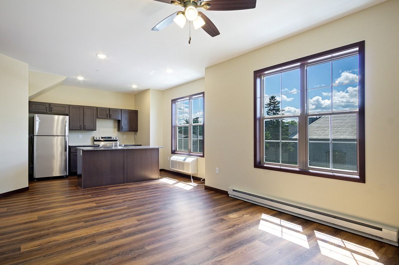 902 Menomonie St, Eau Claire, WI, USA - 22 #22 - Photo 3 of 14