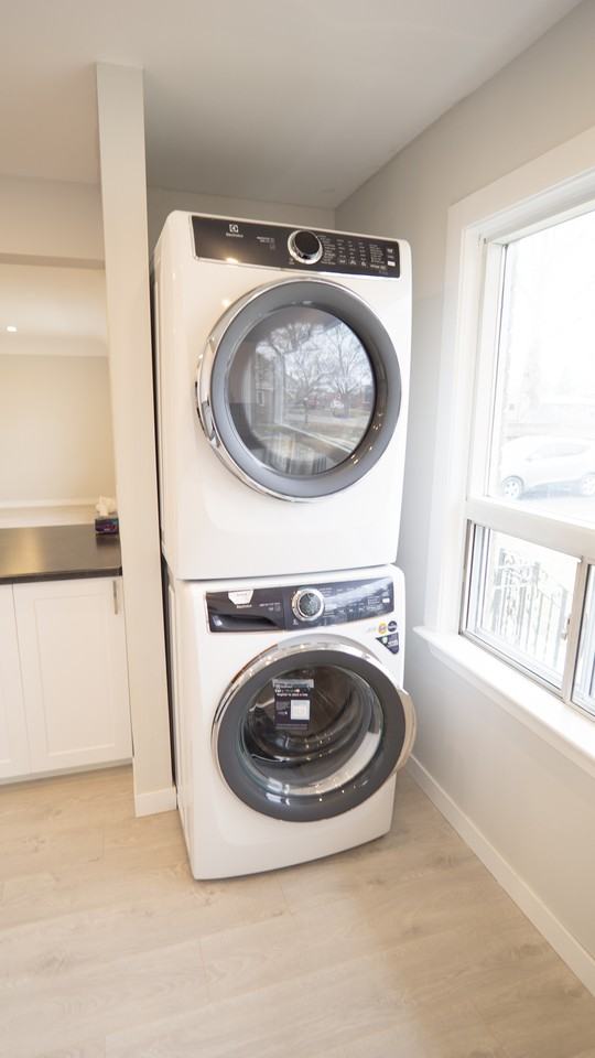 4 Dunblane Avenue, Main Floor Unit - Photo 5 of 12