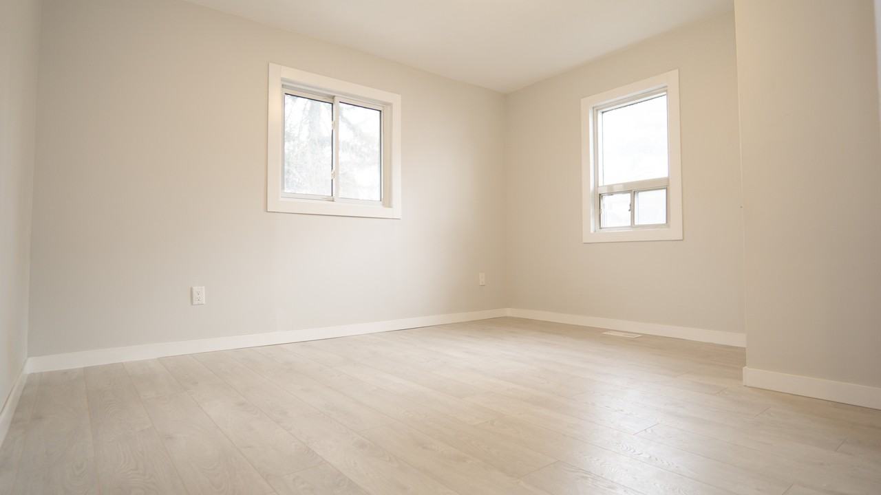 4 Dunblane Avenue, Main Floor Unit - Photo 6 of 12