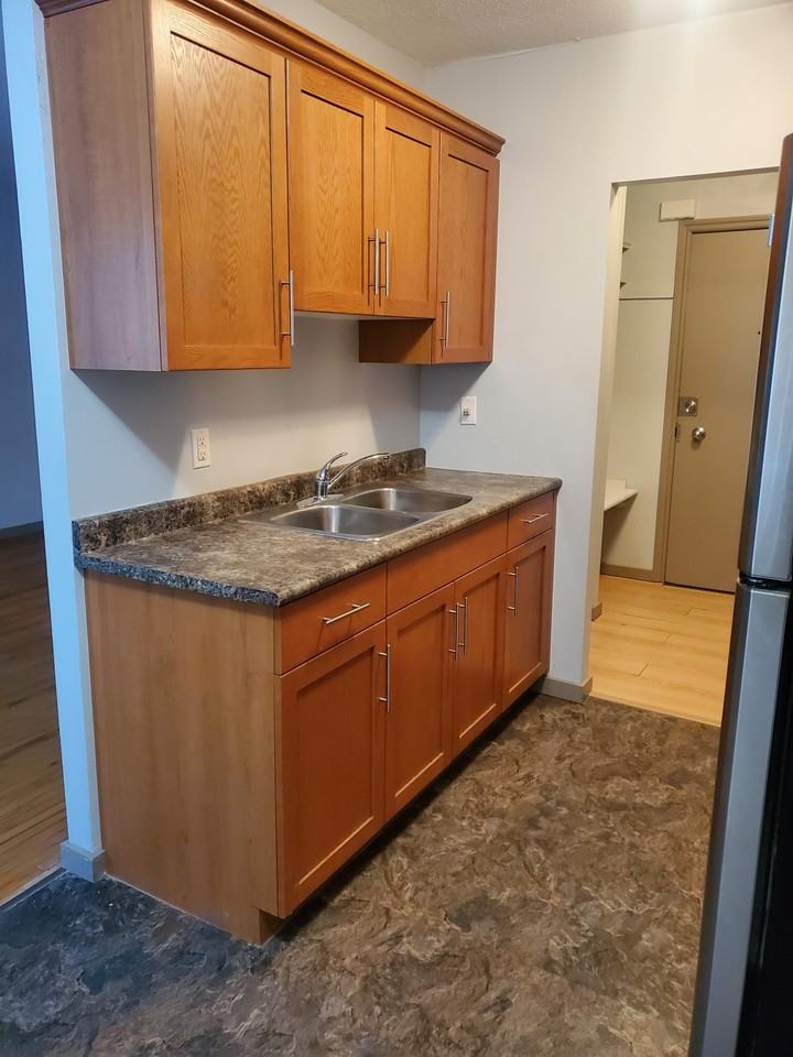 900 Norwich Avenue - Photo 2 of 11