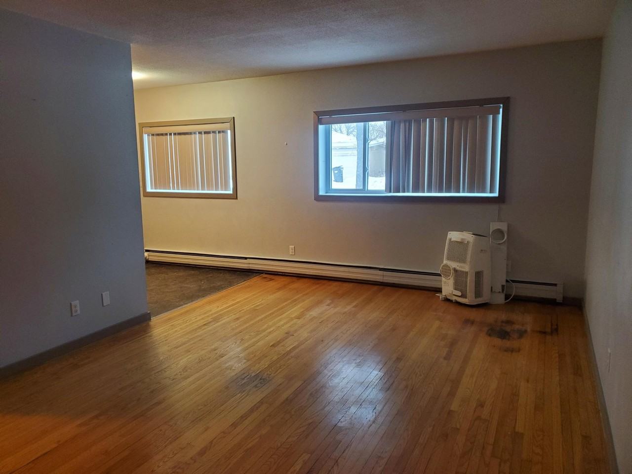 900 Norwich Avenue - Photo 4 of 11